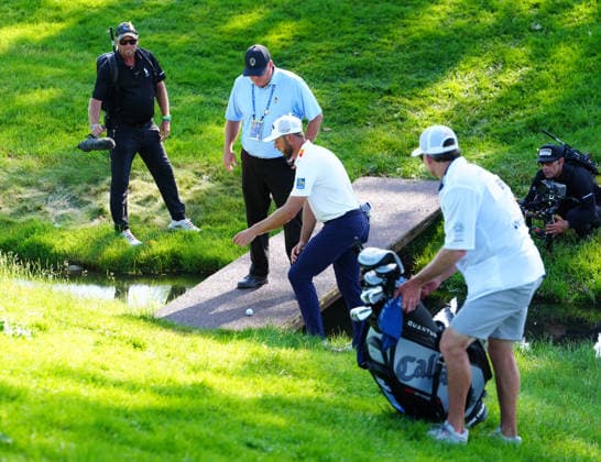 DUBLIN, OH - JUNE 07: PGA, Golf Herren player Sam Burns gets a ruling as his ball landed on a bridge on the 17th hole on June 7, 2026 during the final round of the Memorial Tournament presented by Workday at Muirfield Village Golf Club in Dublin, Ohio. (Photo by Brian Spurlock Icon Sportswire) GOLF: JUN 07 PGA the Memorial Tournament presented by Workday EDITORIAL USE ONLY Icon26060773