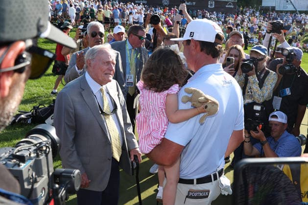 The Memorial Tournament DUBLIN, OHIO - JUNE 07: J.T. Poston interacts with along side American retired professional golfer and golf course designer Jack Nicklaus after winning The Memorial Tournament presented by Workday at Muirfield Village Golf Club in Dublin, Ohio, USA on Sunday, June 7, 2026. Dublin Ohio United States  Copyright: xJorgexLemusx originalFilename:lemus-thememor260607_npOjs.jpg