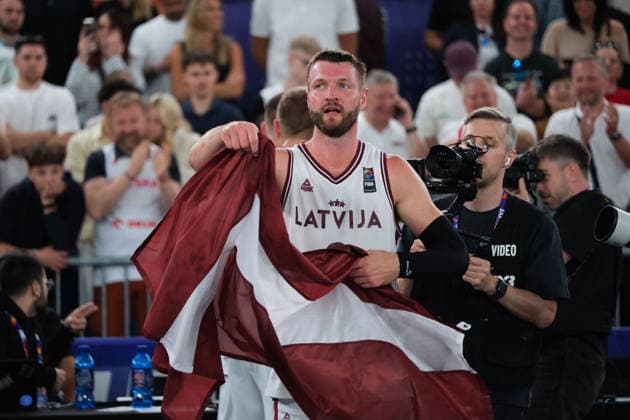 June 7, 2026, Warsaw, Masovian Voivodeship, Poland: Latvia s ZIGMARS RAIMO (9) holds a Latvian flag in victory at the end of the FIBA 3x3 Basketball World Cup men s final game between Latvia and Germany in Warsaw, Poland. Latvia defeated Germany to become world champions. Warsaw Poland - ZUMAk204 20260607_zip_k204_062 Copyright: xRomanxKozielx