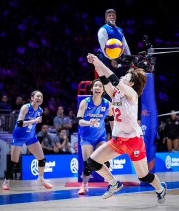Team Japan Satomi Fukudome returns a shot against Team Canada during their womens Volleyball Nations League (VNL) match on June 7, 2026 in Quebec City, Canada. Noxthirdxpartyxsales  aflo_333659006 MathieuxBelangerx