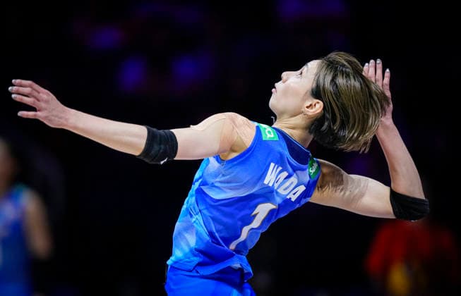 Team Japan serves against Team Canada during their womens Volleyball Nations League (VNL) match on June 7, 2026 in Quebec City, Canada. Noxthirdxpartyxsales  aflo_333659090 MathieuxBelangerx