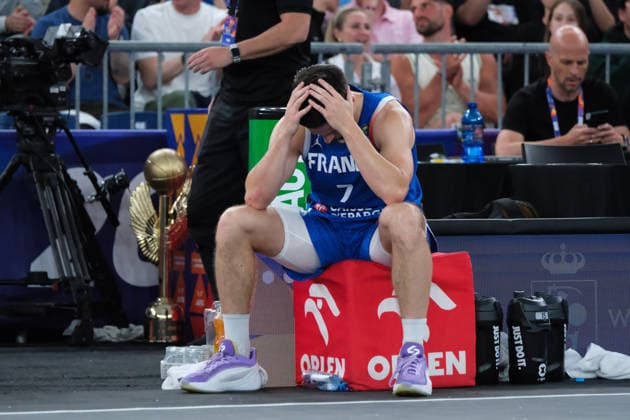 June 7, 2026, Warsaw, Masovian Voivodeship, Poland: France s HUGO SUHARD (7) contemplates defeat at the end of the FIBA 3x3 Basketball World Cup men s 3rd place game between Serbia and France in Warsaw, Poland. Serbia defeated France to win 3rd place in the tournament. Basketball 2026: FIBA 3x3 World Cup Men s 3rd Place: Serbia 20:19 France  - ZUMAk204 20260607_zip_k204_119 Copyright: xRomanxKozielx