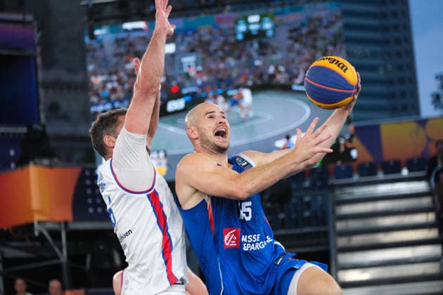 June 7, 2026, Warsaw, Masovian Voivodeship, Poland: France s ALEX VIALARET (15) and Serbia s NEMANJA BARAC (6) in action during the FIBA 3x3 Basketball World Cup men s 3rd place game between Serbia and France in Warsaw, Poland. Warsaw Poland - ZUMAk204 20260607_zip_k204_114 Copyright: xRomanxKozielx
