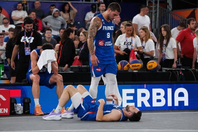 June 7, 2026, Warsaw, Masovian Voivodeship, Poland: France s HUGO SUHARD (7), EMMANUEL MONCEAU (9), and ALEX VIALARET (15) suffer defeat at the end of the FIBA 3x3 Basketball World Cup men s 3rd place game between Serbia and France in Warsaw, Poland. Serbia defeated France to win 3rd place in the tournament. Basketball 2026: FIBA 3x3 World Cup Men s 3rd Place: Serbia 20:19 France  - ZUMAk204 20260607_zip_k204_129 Copyright: xRomanxKozielx