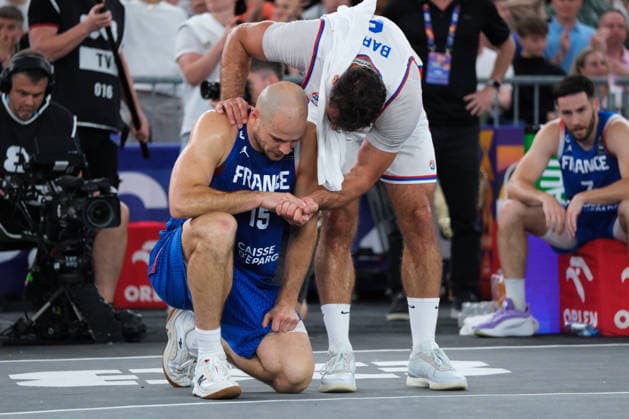 June 7, 2026, Warsaw, Masovian Voivodeship, Poland: Serbia s NEMANJA BARAC (6) comforts France s ALEX VIALARET (15) as he suffers defeat at the end of the FIBA 3x3 Basketball World Cup men s 3rd place game between Serbia and France in Warsaw, Poland. Serbia defeated France to win 3rd place in the tournament. Warsaw Poland - ZUMAk204 20260607_zip_k204_122 Copyright: xRomanxKozielx