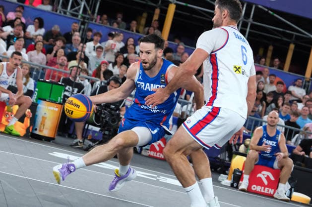 June 7, 2026, Warsaw, Masovian Voivodeship, Poland: France s HUGO SUHARD (7) and Serbia s NEMANJA BARAC (6) in action during the FIBA 3x3 Basketball World Cup men s 3rd place game between Serbia and France in Warsaw, Poland. Basketball 2026: FIBA 3x3 World Cup Men s 3rd Place: Serbia 20:19 France  - ZUMAk204 20260607_zip_k204_139 Copyright: xRomanxKozielx