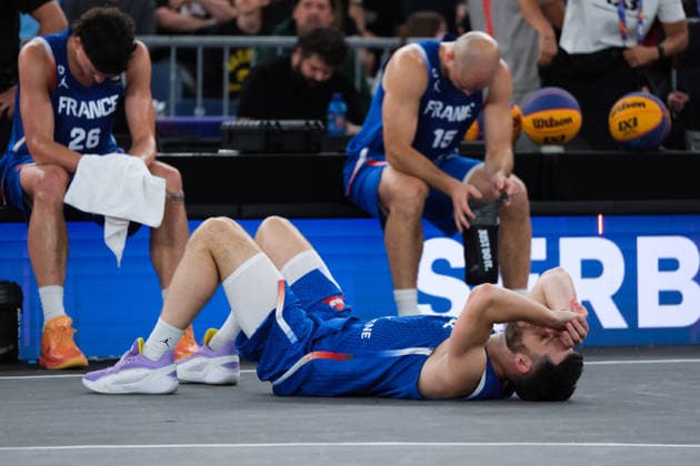 June 7, 2026, Warsaw, Masovian Voivodeship, Poland: France s HUGO SUHARD (7), JULES RAMBAUT (26), and ALEX VIALARET (15) suffer defeat at the end of the FIBA 3x3 Basketball World Cup men s 3rd place game between Serbia and France in Warsaw, Poland. Serbia defeated France to win 3rd place in the tournament. Warsaw Poland - ZUMAk204 20260607_zip_k204_128 Copyright: xRomanxKozielx