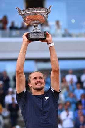 2026 French Open - Alexander Zverev vs Flavio Cobolli Alexander Zverev (GER) poses with the trophy as he won his first Gran Slam title at the 2026 French Open of Roland-Garros in Paris, France, on June 7, 2026. Photo by Corinne Dubreuil ABACAPRESS.COM Paris France  Copyright: xDubreuilxCorinne ABACAx