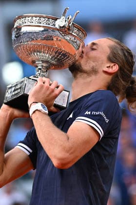 2026 French Open - Alexander Zverev vs Flavio Cobolli Alexander Zverev (GER) poses with the trophy as he won his first Gran Slam title at the 2026 French Open of Roland-Garros in Paris, France, on June 7, 2026. Photo by Corinne Dubreuil ABACAPRESS.COM Paris France  Copyright: xDubreuilxCorinne ABACAx