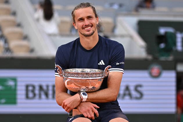 2026 French Open - Alexander Zverev vs Flavio Cobolli Alexander Zverev (GER) poses with the trophy as he won his first Gran Slam title at the 2026 French Open of Roland-Garros in Paris, France, on June 7, 2026. Photo by Corinne Dubreuil ABACAPRESS.COM Paris France  Copyright: xDubreuilxCorinne ABACAx