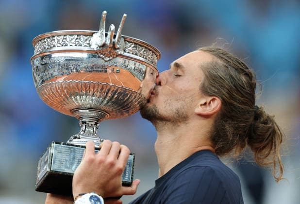 (260608) -- PARIS, June 8, 2026 -- Alexander Zverev kisses the trophy during the awarding ceremony after the men s singles final match between Alexander Zverev of Germany and Flavio Cobolli of Italy at the French Open tennis tournament at Roland Garros, Paris, France, June 7, 2026. ) (SP)FRANCE-PARIS-TENNIS-FRENCH OPEN-MEN S SINGLES-FINAL WuxHuiwo 