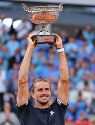 (260608) -- PARIS, June 8, 2026 -- Alexander Zverev celebrates during the awarding ceremony after the men s singles final match between Alexander Zverev of Germany and Flavio Cobolli of Italy at the French Open tennis tournament at Roland Garros, Paris, France, June 7, 2026. ) (SP)FRANCE-PARIS-TENNIS-FRENCH OPEN-MEN S SINGLES-FINAL WuxHuiwo 