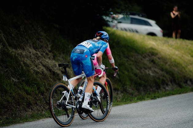 Giro Women Picture by Thomas Maheux SWpix.com 07 06 2026 - Cycling - Giro Women - Stage 9 - Saluzzo - Saluzzo Vollering Demi, FDJ United SUEZ van der Breggen Anna, Team SD Worx - Protime Saluzzo Italy Copyright: x xThomasxMaheuxxviaxSWpix.comx(t axPhotographyxHubxLtd)xThomasxMaheux SWpix.comx SWP-3197