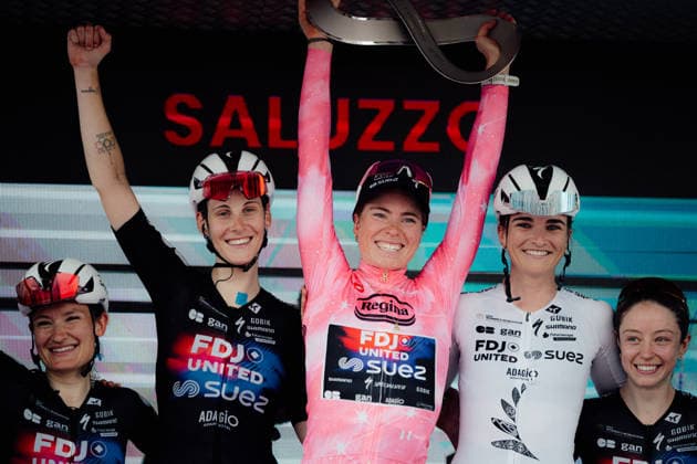Giro Women Picture by Thomas Maheux SWpix.com 07 06 2026 - Cycling - Giro Women - Stage 9 - Saluzzo - Saluzzo Vollering Demi celebrating the victory with all the FDJ United Suez team Saluzzo Italy Copyright: x xThomasxMaheuxxviaxSWpix.comx(t axPhotographyxHubxLtd)xThomasxMaheux SWpix.comx SWP-3197