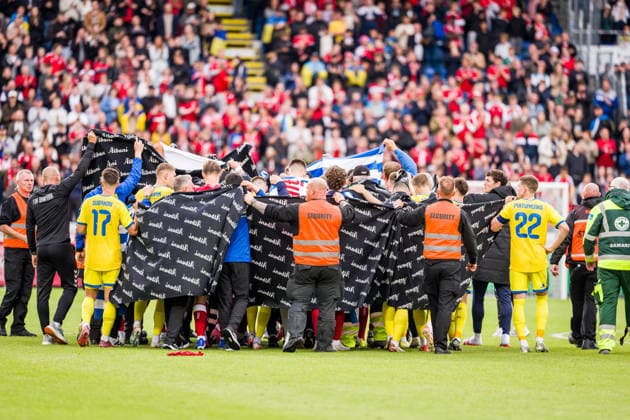 Denmark v Ukraine, football friendly, Odense, Denmark Odense, Denmark. 07th, June 2026. The players of Denmark and Ukraine cover for Christian Eriksen who receives help after his collapse at the football friendly between Denmark and Ukraine at Odense Stadion in Odense. Denmark, Odense, Nature Energy Park  Copyright: xGonzalesxPhoto KentxRasmussenx