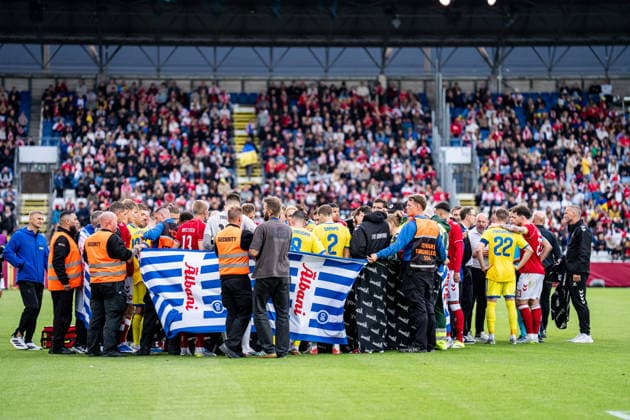 Denmark v Ukraine, football friendly, Odense, Denmark Odense, Denmark. 07th, June 2026. The players of Denmark and Ukraine cover for Christian Eriksen who receives help after his collapse at the football friendly between Denmark and Ukraine at Odense Stadion in Odense. Denmark, Odense, Nature Energy Park  Copyright: xGonzalesxPhoto KentxRasmussenx