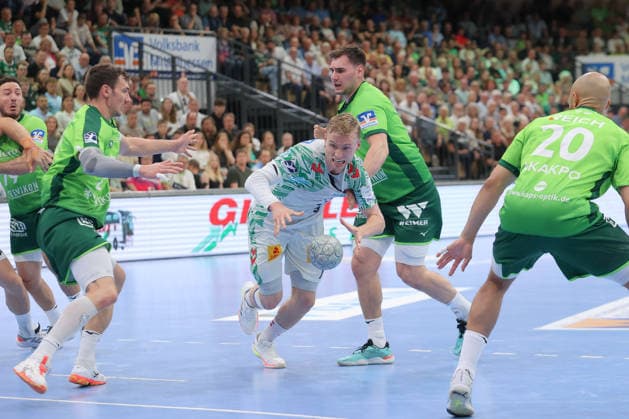 07.06.2026, xtgx, Handball, Daikin HBL, HSG Wetzlar - SC Magdeburg v.l. Gisli Thorgeir Kristjansson (Magdeburg, 10) Jona Schoch (Wetzlar, 22) Zweikampf, Duell, Kampf, tackle Wetzlar