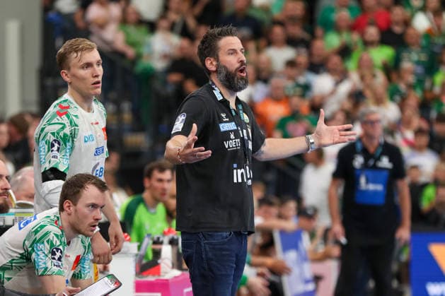 07.06.2026, xgox, Handball - Daikin HBL HSG Wetzlar - SC Magdeburg emspor, v.l. Bennet Wiegert (Magdeburg, Trainer) gibt Anweisungen, gestikuliert mit den Armen, gesticulate, gives instructions Wetzlar
