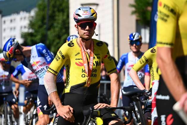Tour Auvergne - Rhone-Alpes 2026 Stage 2 LE PUY-EN-VELAY, FRANCE - JUNE 08 : Van Aert Wout (BEL) of Team Visma Lease a Bike during stage 2 of the 78th edition of Tour Auvergne - Rhone-Alpes an UCI World Tour 2.UWT cycling road race stage for Men Elite of 234.3 km with start in Saint-Martin-Le-Vinoux and finish in Le Puy-en-Velay on June 8, 2026 in Le Puy-en-Velay, France, 08 06 2026 ( Motordriver Guy De Vuyst - Le Puy-en-Velay France  Copyright: xVincentxKalutx