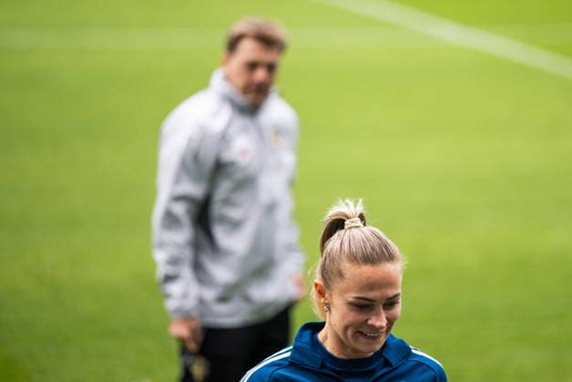 260608 Head coach Tony Gustavsson and Fridolina Rolfö of the Swedish women s national football team at a training session on June 8, 2026 in Gothenburg. Photo: Mathias Bergeld BILDBYRAN kod MB MB1380 fotboll football soccer fotball vm-kval kval fifa womens world cup qualifier qualifier träning practice training sverige sweden dam bbeng women kvinner