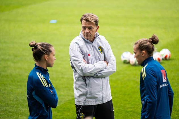 260608 Julia Zigiotti Olme, head coach Tony Gustavsson and Filippa Angeldahl of the Swedish women s national football team at a training session on June 8, 2026 in Gothenburg. Photo: Mathias Bergeld BILDBYRAN kod MB MB1380 fotboll football soccer fotball vm-kval kval fifa womens world cup qualifier qualifier träning practice training sverige sweden dam bbeng women kvinner