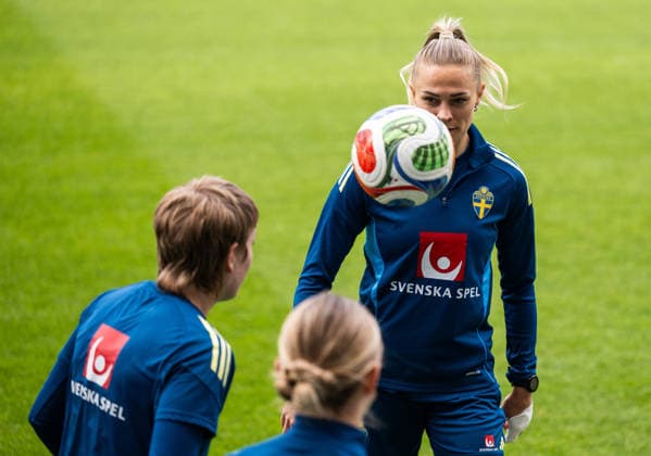 260608 Fridolina Rolfö of the Swedish women s national football team at a training session on June 8, 2026 in Gothenburg. Photo: Mathias Bergeld BILDBYRAN kod MB MB1380 fotboll football soccer fotball vm-kval kval fifa womens world cup qualifier qualifier träning practice training sverige sweden dam bbeng women kvinner