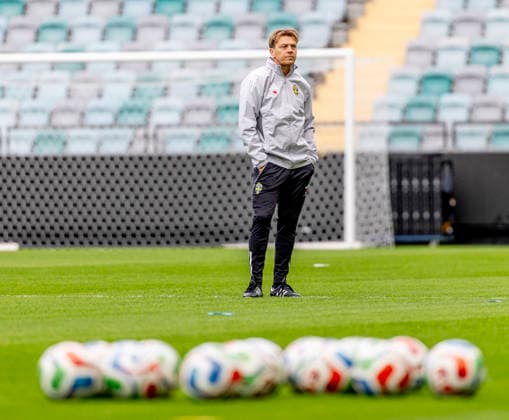 GÖTEBORG, SVERIGE 20260608 Förbundskapten Tony Gustafsson under mandagens träning med damlandslaget pa Gamla Ullevi inför kommande VM-kval mot Italien. GÖTEBORG SVERIGE x9200x