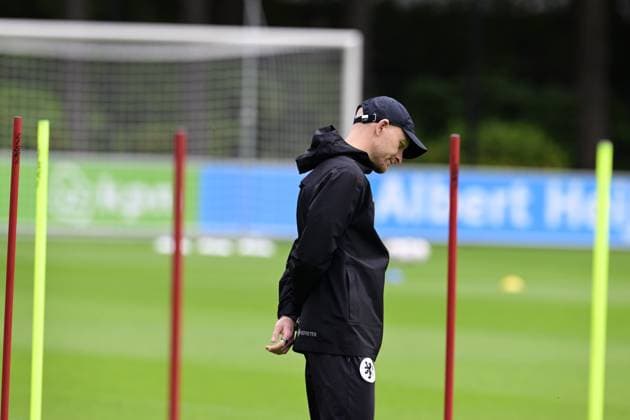 ZEIST - National coach Arjan Veurink during a training session at the KNVB Campus in preparation for the Dutch women s World Cup qualifying match against Poland. OLAF KRAAK ANP xVIxANPxSportx xxANPxIVx 560477244 originalFilename: 560477244.jpg