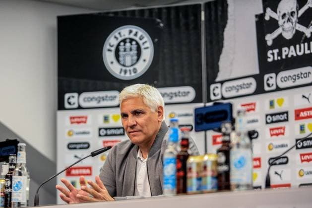 Vorstellung des neuen Trainers Marcel Rapp ( nicht im Bild ) Sportdirektor Andreas Bornemann ( Pauli ) Deutschland , Hamburg , Millerntorstadion , Fussball , 2. Bundesliga , FC St Pauli