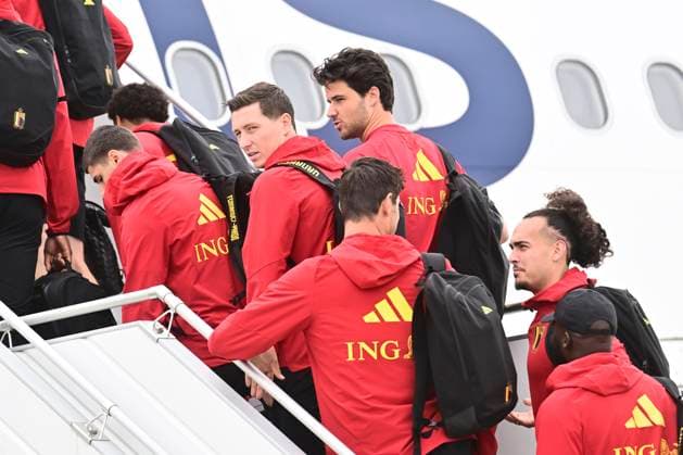 Belgian national football team - 2026 FIFA World Cup, WM, Weltmeisterschaft, Fussball - media activities 08 06 2026 ZAVENTEM, BELGIUM - JUNE 08 : De Ketelaere Charles midfielder of Belgium, Courtois Thibaut goalkeeper of Belgium, Theate Arthur defender of Belgium pictured at Brussels airport before takeoff towards Seattle ahead of the FIFA World Cup 2026 on June 8, 2026 in Zaventem, Belgium, 08 06 2026 Zaventem Belgium  Copyright: xPeterxDexVoechtx
