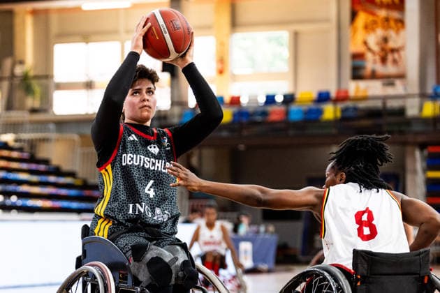 GUADALAJARA, SPAIN - JUNE 08: Leyla-Nur Staehler (Stähler, Stahler, Germany, 4) controls the ball against Valentina Tcheiteculo (Angola, 8) during the 2026 IWBF Women™s Repechage match between Angola vs. Germany at Palacio Multiusos de Guadalajara on June 08, 2026 in Guadalajara, Spain. Spain Copyright: xSteffiexWunderlx