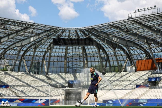 Republic of Ireland WNT Squad Training, Stade des Alpes, Grenoble, France 8 6 2026 Head coach Carla Ward Carla Ward 8 6 2026  Copyright: x INPHO BenxBradyx BB2_9483