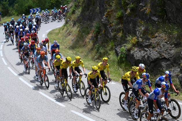 Tour Auvergne - Rhone-Alpes 2026 Stage 2 LE PUY-EN-VELAY, FRANCE - JUNE 08 : illustration picture peloton during stage 2 of the 78th edition of Tour Auvergne - Rhone-Alpes an UCI World Tour 2.UWT cycling road race stage for Men Elite of 234.3 km with start in Saint-Martin-Le-Vinoux and finish in Le Puy-en-Velay on June 8, 2026 in Le Puy-en-Velay, France, 08 06 2026 ( Motordriver Guy De Vuyst - Le Puy-en-Velay France  Copyright: xVincentxKalutx