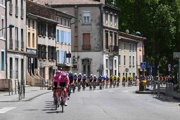 Tour Auvergne - Rhone-Alpes 2026 Stage 2 LE PUY-EN-VELAY, FRANCE - JUNE 08 : illustration picture peloton during stage 2 of the 78th edition of Tour Auvergne - Rhone-Alpes an UCI World Tour 2.UWT cycling road race stage for Men Elite of 234.3 km with start in Saint-Martin-Le-Vinoux and finish in Le Puy-en-Velay on June 8, 2026 in Le Puy-en-Velay, France, 08 06 2026 ( Motordriver Guy De Vuyst - Le Puy-en-Velay France  Copyright: xVincentxKalutx