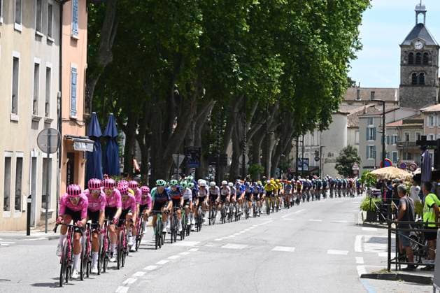 Tour Auvergne - Rhone-Alpes 2026 Stage 2 LE PUY-EN-VELAY, FRANCE - JUNE 08 : illustration picture peloton during stage 2 of the 78th edition of Tour Auvergne - Rhone-Alpes an UCI World Tour 2.UWT cycling road race stage for Men Elite of 234.3 km with start in Saint-Martin-Le-Vinoux and finish in Le Puy-en-Velay on June 8, 2026 in Le Puy-en-Velay, France, 08 06 2026 ( Motordriver Guy De Vuyst - Le Puy-en-Velay France  Copyright: xVincentxKalutx
