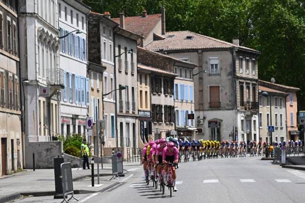 Tour Auvergne - Rhone-Alpes 2026 Stage 2 LE PUY-EN-VELAY, FRANCE - JUNE 08 : illustration picture peloton during stage 2 of the 78th edition of Tour Auvergne - Rhone-Alpes an UCI World Tour 2.UWT cycling road race stage for Men Elite of 234.3 km with start in Saint-Martin-Le-Vinoux and finish in Le Puy-en-Velay on June 8, 2026 in Le Puy-en-Velay, France, 08 06 2026 ( Motordriver Guy De Vuyst - Le Puy-en-Velay France  Copyright: xVincentxKalutx
