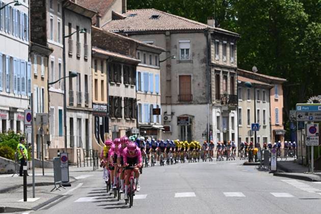 Tour Auvergne - Rhone-Alpes 2026 Stage 2 LE PUY-EN-VELAY, FRANCE - JUNE 08 : illustration picture peloton during stage 2 of the 78th edition of Tour Auvergne - Rhone-Alpes an UCI World Tour 2.UWT cycling road race stage for Men Elite of 234.3 km with start in Saint-Martin-Le-Vinoux and finish in Le Puy-en-Velay on June 8, 2026 in Le Puy-en-Velay, France, 08 06 2026 ( Motordriver Guy De Vuyst - Le Puy-en-Velay France  Copyright: xVincentxKalutx