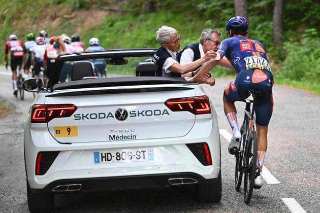 Tour Auvergne - Rhone-Alpes 2026 Stage 2 LE PUY-EN-VELAY, FRANCE - JUNE 08 : Renard-Haquin Henri-Francois (FRA) of Team Picnic PostNL at the medical car during stage 2 of the 78th edition of Tour Auvergne - Rhone-Alpes an UCI World Tour 2.UWT cycling road race stage for Men Elite of 234.3 km with start in Saint-Martin-Le-Vinoux and finish in Le Puy-en-Velay on June 8, 2026 in Le Puy-en-Velay, France, 08 06 2026 ( Motordriver Guy De Vuyst - Le Puy-en-Velay France  Copyright: xVincentxKalutx