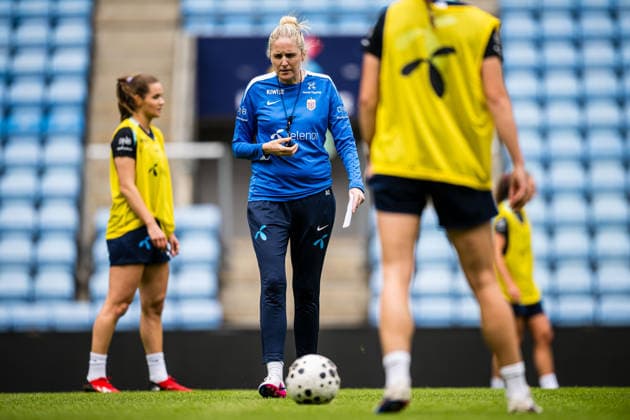 260608 Head coach Gemma Grainger of the Norwegian women™s national football team during a training session on June 8, 2026 in Oslo. Photo: Marius Simensen BILDBYRAN Cop 238 bbeng dam fifa women s world cup qualifier football fotball fotboll norge norway practice soccer training trening träning