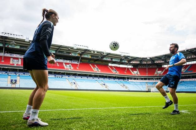 260608 Assistant coach Mikey Harris of the Norwegian women™s national football team during a training session on June 8, 2026 in Oslo. Photo: Marius Simensen BILDBYRAN Cop 238 bbeng dam fifa women s world cup qualifier football fotball fotboll norge norway practice soccer training trening träning