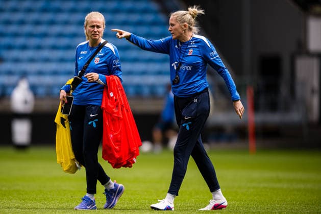 260608 Head coach Gemma Grainger of the Norwegian women™s national football team during a training session on June 8, 2026 in Oslo. Photo: Marius Simensen BILDBYRAN Cop 238 bbeng dam fifa women s world cup qualifier football fotball fotboll norge norway practice soccer training trening träning