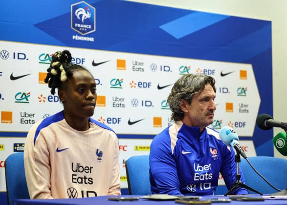 France Women™s press conference, PK, Pressekonferenz Stade des Alpes, Grenoble, France 8 6 2026 Melvine Malard with head Coach Laurent Bonadei Melvine Malard with Laurent Bonadei 8 6 2026  Copyright: x INPHO BenxBradyx BB3_8107