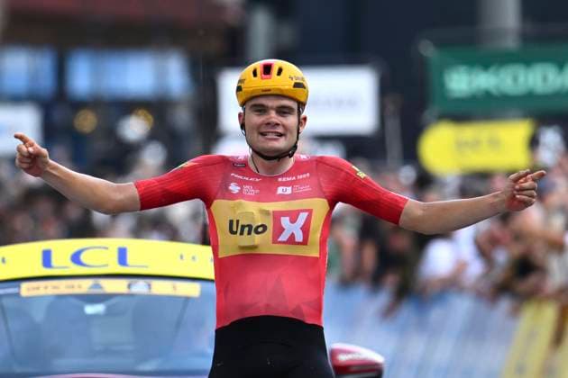 Tour Auvergne - Rhone-Alpes 2026 Stage 2 LE PUY-EN-VELAY, FRANCE - JUNE 08 : Charmig Anthon (DEN) of Uno-X Mobility wins during stage 2 of the 78th edition of Tour Auvergne - Rhone-Alpes an UCI World Tour 2.UWT cycling road race stage for Men Elite of 234.3 km with start in Saint-Martin-Le-Vinoux and finish in Le Puy-en-Velay on June 8, 2026 in Le Puy-en-Velay, France, 08 06 2026 ( Motordriver Guy De Vuyst - Le Puy-en-Velay France  Copyright: xVincentxKalutx