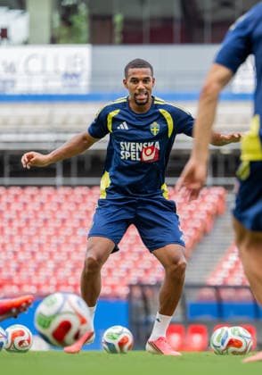 260608 Isak Hien of the Swedish national football team at a training session during day -3 of the FIFA World Cup, WM, Weltmeisterschaft, Fussball 2026 on June 8, 2026 in Dallas. Photo: Petter Arvidson BILDBYRAN kod PA PA1223 fotboll football soccer fotball vm fotbolls-vm fotball-vm fotbolls-vm 2026 fifa world cup 2026 träning practice training sverige sweden sverige a day -3 bbeng