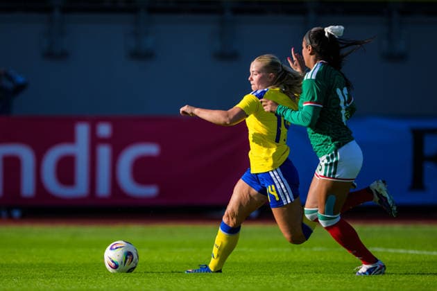 260608 Matilda NildÃ n of Sweden and Ana Mendoza Gonzalez of Mexico during the under-23 International Friendly, Länderspiel, Nationalmannschaft football match between Sweden and Mexico on June 8, 2026 in Kalmar. Photo: Suvad Mrkonjic BILDBYRAN COP 170 SM0470 fotboll football soccer fotball träningslandskamp international friendly sverige sweden mexico dam bbeng sverige sweden