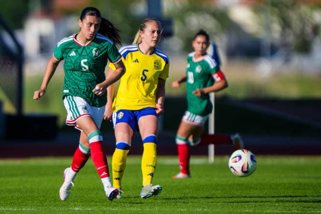 260608 Natalia Judith Colin Ruiz of Mexico and Alice Bergström of Sweden during the under-23 International Friendly, Länderspiel, Nationalmannschaft football match between Sweden and Mexico on June 8, 2026 in Kalmar. Photo: Suvad Mrkonjic BILDBYRAN COP 170 SM0470 fotboll football soccer fotball träningslandskamp international friendly sverige sweden mexico dam bbeng sverige sweden