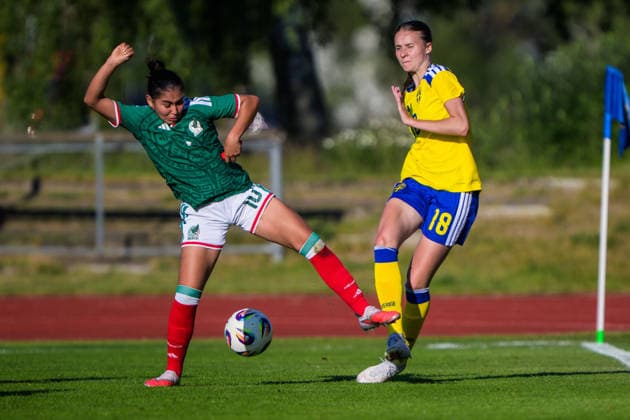 260608 Dania Nicole PÃ rez JimÃ nez of Mexico and Julia Ragnarsson of Sweden during the under-23 International Friendly, Länderspiel, Nationalmannschaft football match between Sweden and Mexico on June 8, 2026 in Kalmar. Photo: Suvad Mrkonjic BILDBYRAN COP 170 SM0470 fotboll football soccer fotball träningslandskamp international friendly sverige sweden mexico dam bbeng sverige sweden