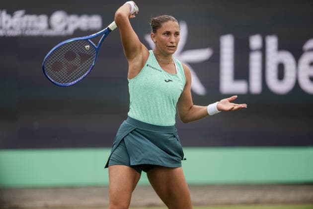 S-HERTOGENBOSCH, NETHERLANDS - JUNE 08: Panna Udvardy of Hungary returns with a forehand shot against Ekaterina Alexandrova during their WTA, Tennis Damen Singles First Round match at the LibÃ ma Open on June 8, 2026 at Autotron s-Hertogenbosch in s-Hertogenbosch, Netherlands. Credit: Andy Astfalck NurPhoto Netherlands Copyright: xAndyxAstfalckx