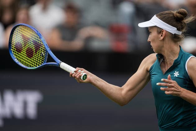S-HERTOGENBOSCH, NETHERLANDS - JUNE 08: Elise Mertens of Belgium returns with a forehand shot against Bianca Andreescu of Canada during their WTA, Tennis Damen Singles First Round match at the LibÃ ma Open on June 8, 2026 at Autotron s-Hertogenbosch in s-Hertogenbosch, Netherlands. Credit: Andy Astfalck NurPhoto Netherlands Copyright: xAndyxAstfalckx