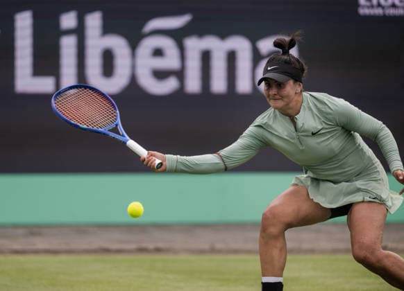 S-HERTOGENBOSCH, NETHERLANDS - JUNE 08: Bianca Andreescu of Canada returns with a forehand shot against Elise Mertens of Belgium during their WTA, Tennis Damen Singles First Round match at the LibÃ ma Open on June 8, 2026 at Autotron s-Hertogenbosch in s-Hertogenbosch, Netherlands. Credit: Andy Astfalck NurPhoto Netherlands Copyright: xAndyxAstfalckx